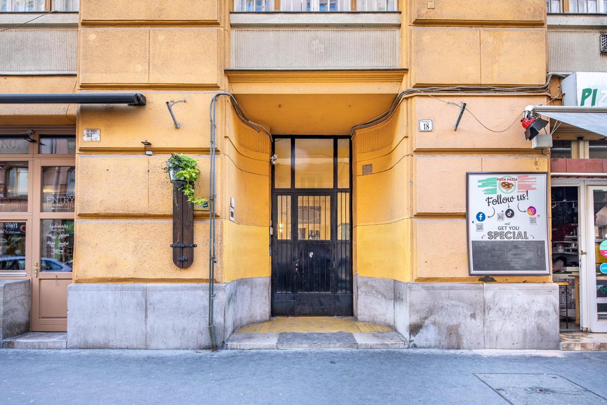 Very Central - Small Studio For Solo Traveller Будапеща Екстериор снимка